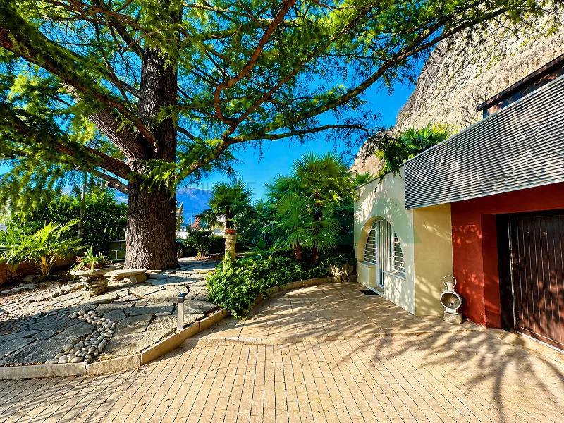Accogliente villa tutta su un piano con grande bel giardino e piscina – Foto 5 von 13