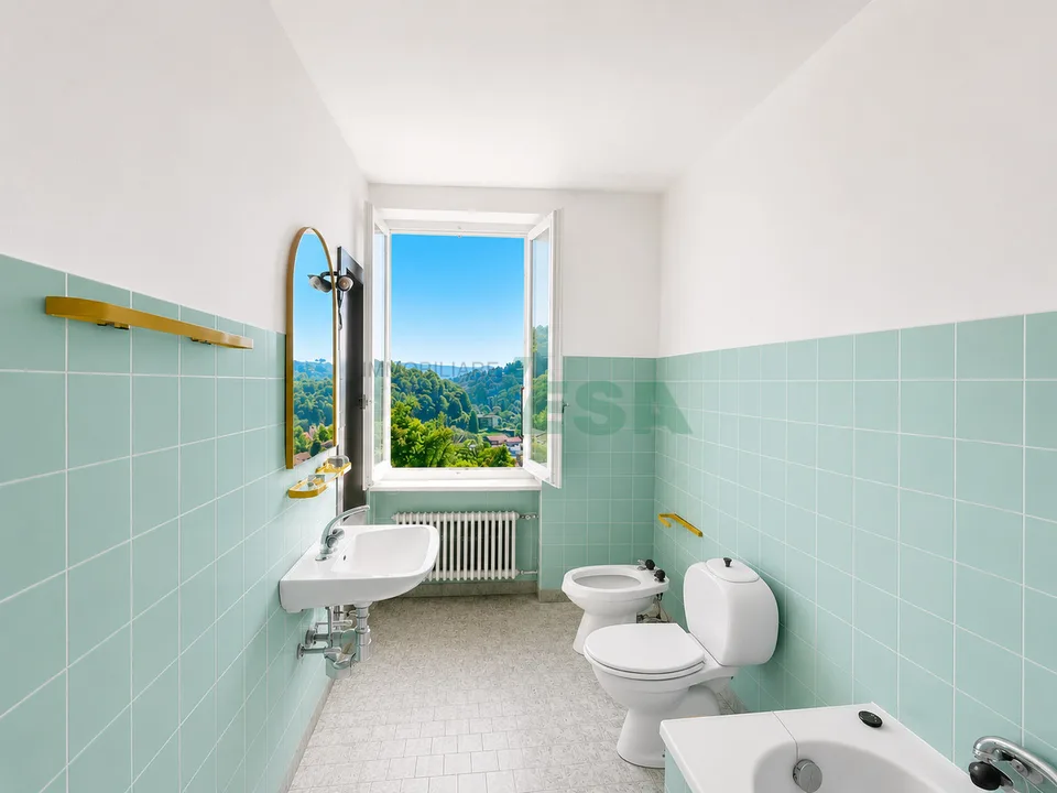 Ampia casa con 3 appartamenti di diverse dimensioni, con bella vista – Foto 12 von 13