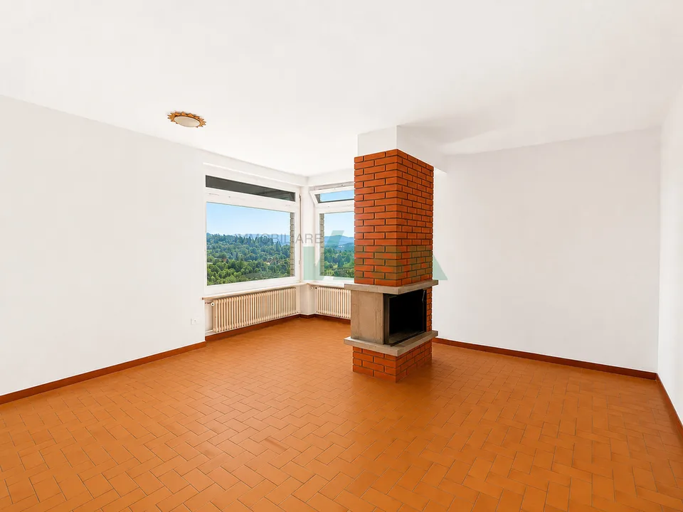 Ampia casa con 3 appartamenti di diverse dimensioni, con bella vista – Foto 11 von 13