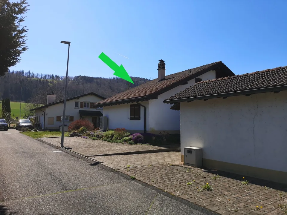 Baisse de prix : maison 5.5pces, env. 120m2, terrain 802m2, avec garage, places de parc, terrasse – Foto 3 von 30