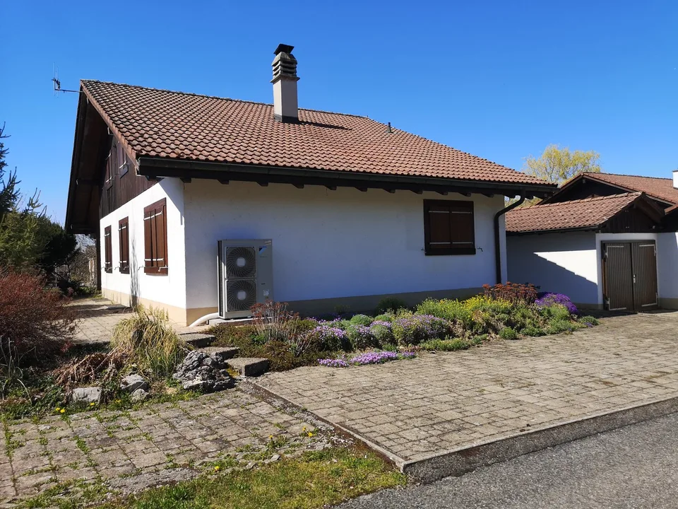 Baisse de prix : maison 5.5pces, env. 120m2, terrain 802m2, avec garage, places de parc, terrasse – Foto 4 von 30