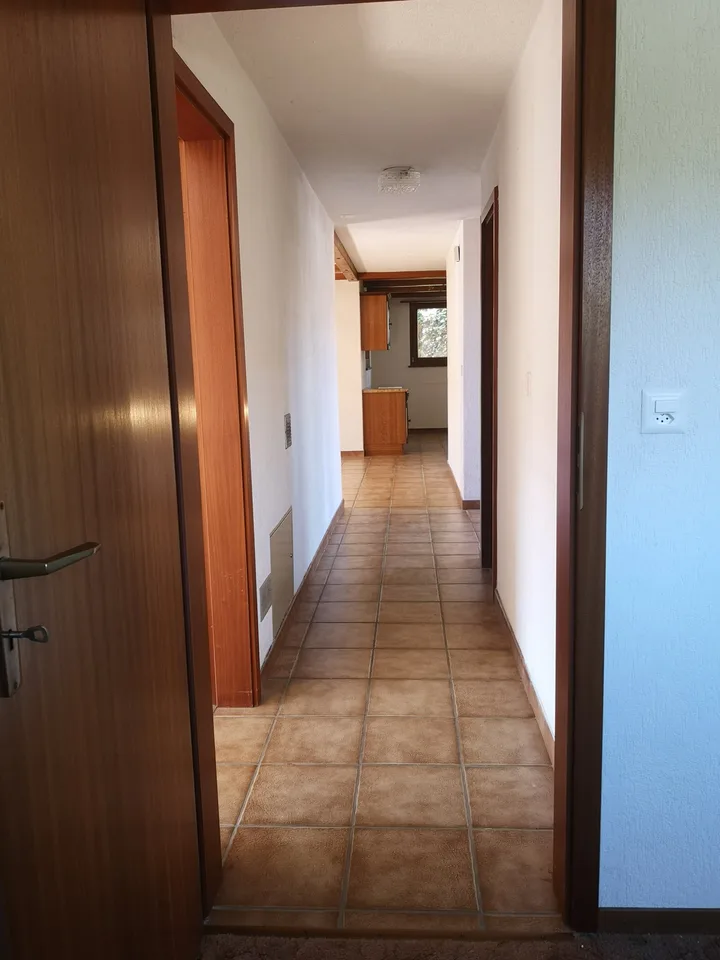 Baisse de prix : maison 5.5pces, env. 120m2, terrain 802m2, avec garage, places de parc, terrasse – Foto 15 von 30
