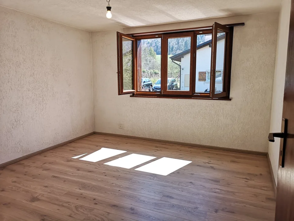 Baisse de prix : maison 5.5pces, env. 120m2, terrain 802m2, avec garage, places de parc, terrasse – Foto 18 von 30