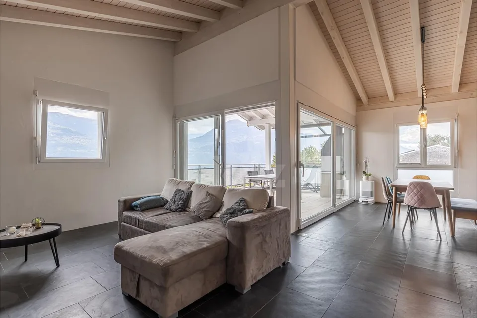 Bello appartamento con ampio balcone e vista sulla pianura – foto 2 di 13