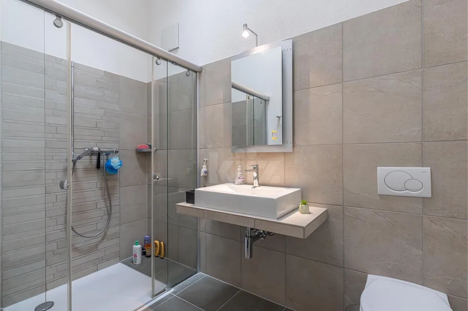 Bello appartamento con ampio balcone e vista sulla pianura – foto 11 di 13