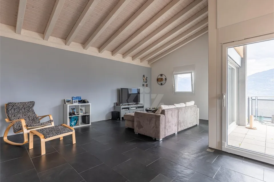 Bello appartamento con ampio balcone e vista sulla pianura – foto 3 di 13