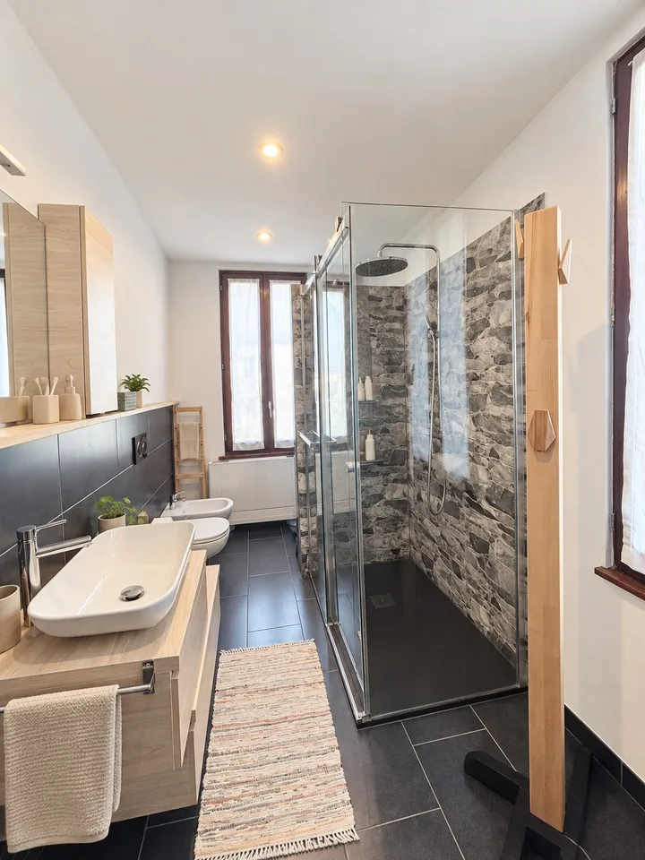 Doppelhaushälfte mit 5.5 + 2 Zimmern in San Vittore – Historischer Charme und Moderner Komfort – Foto 8 von 29