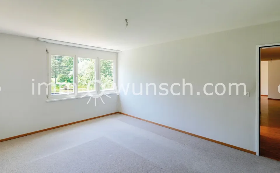 Appartamento luminoso e spazioso 3 ½ locali con balcone coperto e vista sul laghetto – foto 8 di 14