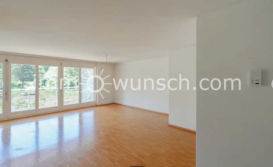 Appartamento luminoso e spazioso 3 ½ locali con balcone coperto e vista sul laghetto – foto 4 di 14