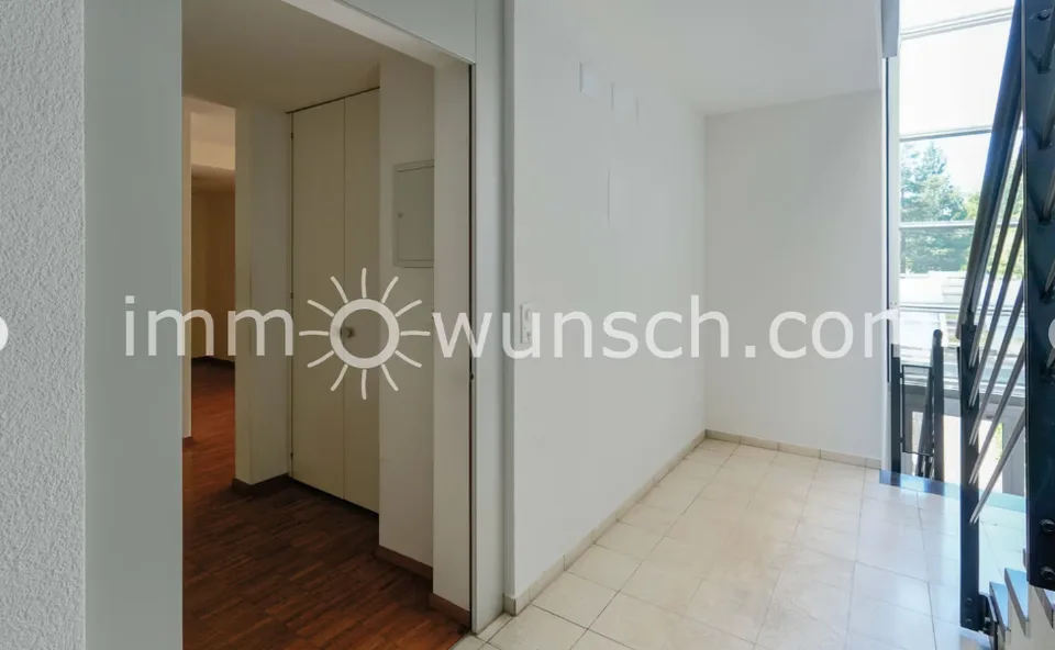 Appartamento luminoso e spazioso 3 ½ locali con balcone coperto e vista sul laghetto – foto 13 di 14