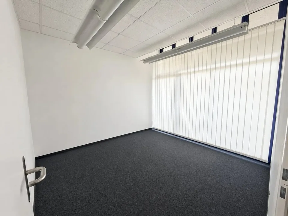 Espace commercial rénové dans un emplacement idéal à Uster ZH – photo 3 sur 9