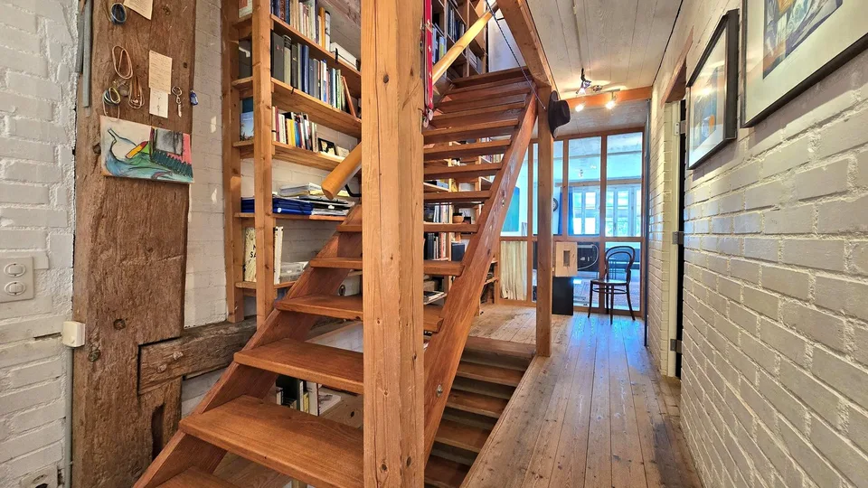Nuova sezione di Flarzhaus ricostruita con area studio/loft – foto 9 di 14