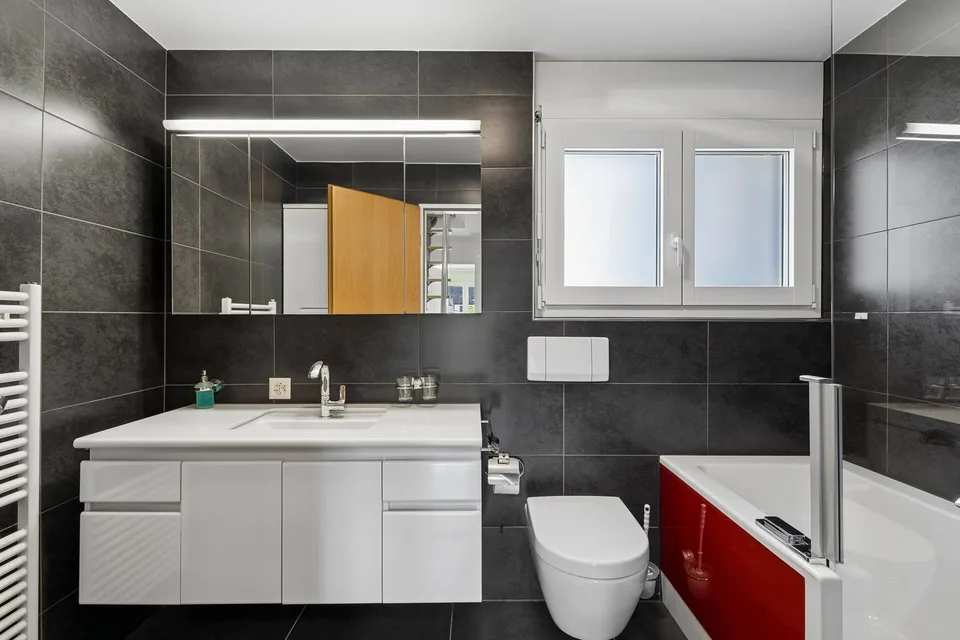 Votre jardin de bien-être avec jacuzzi & vue sur le Jura – maison de ville 5½ pièces – photo 14 sur 19