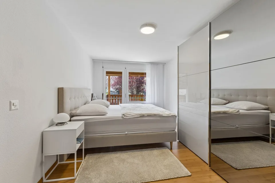 Votre jardin de bien-être avec jacuzzi & vue sur le Jura – maison de ville 5½ pièces – photo 11 sur 19