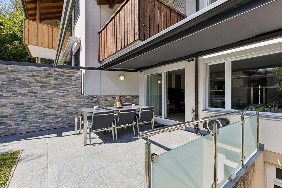 Votre jardin de bien-être avec jacuzzi & vue sur le Jura – maison de ville 5½ pièces – photo 3 sur 19