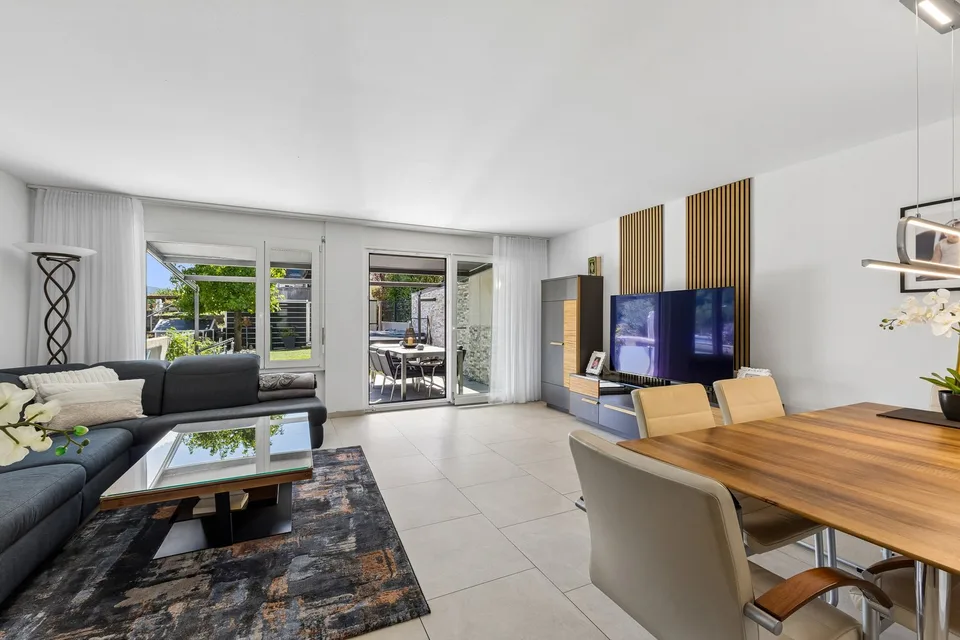 Votre jardin de bien-être avec jacuzzi & vue sur le Jura – maison de ville 5½ pièces – photo 5 sur 19