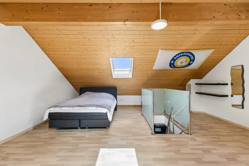 Votre jardin de bien-être avec jacuzzi & vue sur le Jura – maison de ville 5½ pièces – photo 17 sur 19