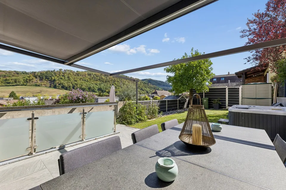 Votre jardin de bien-être avec jacuzzi & vue sur le Jura – maison de ville 5½ pièces – photo 2 sur 19