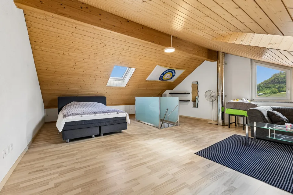 Votre jardin de bien-être avec jacuzzi & vue sur le Jura – maison de ville 5½ pièces – photo 16 sur 19