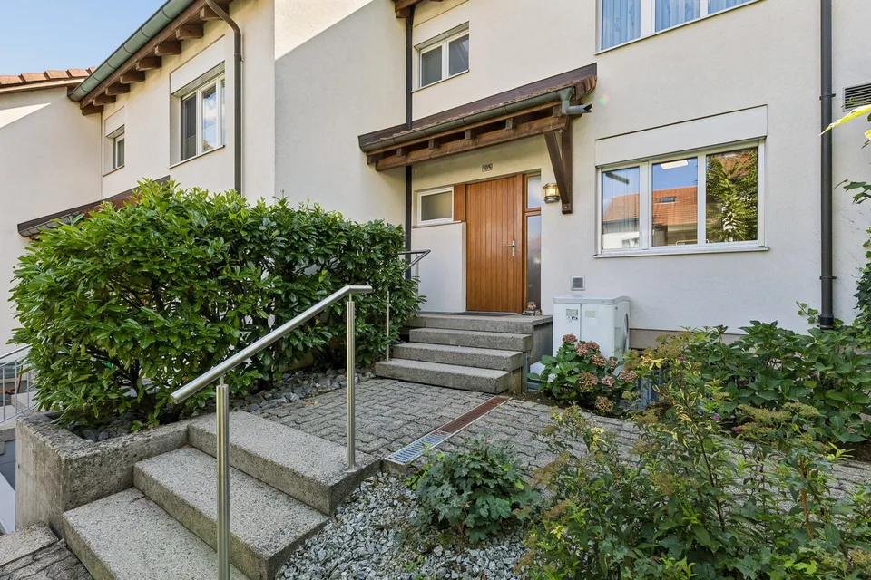Votre jardin de bien-être avec jacuzzi & vue sur le Jura – maison de ville 5½ pièces – photo 19 sur 19