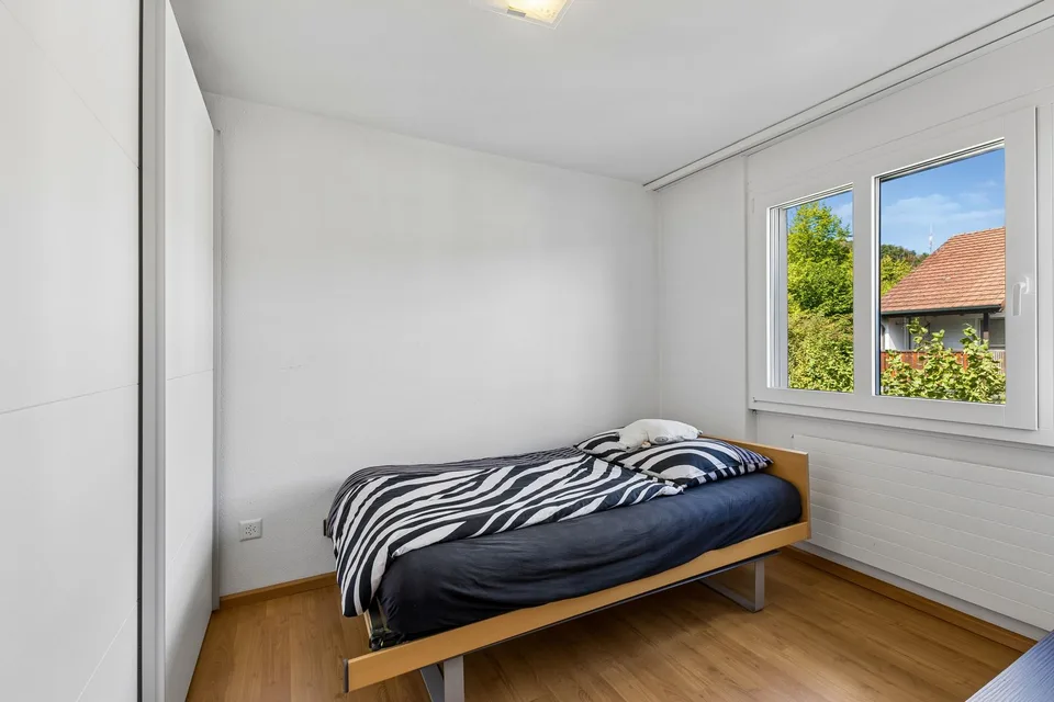 Votre jardin de bien-être avec jacuzzi & vue sur le Jura – maison de ville 5½ pièces – photo 12 sur 19
