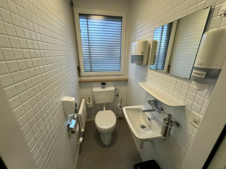 Ufficio moderno, pronto per essere occupato, 4 locali con attrezzature di alta qualità in posizione centrale - disponibile per l'affitto immediato – foto 14 di 14