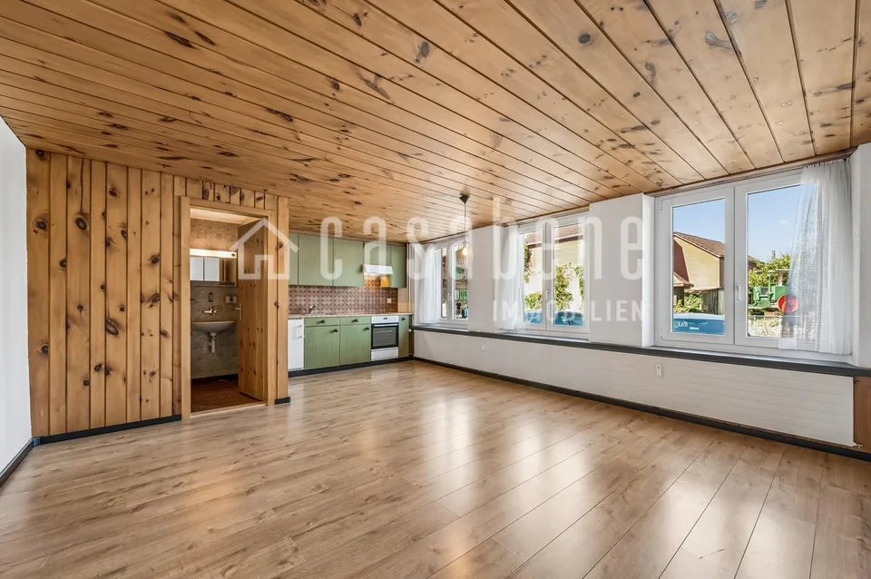 Unique opportunity as a multi-generational house, rental investment, or family project – photo 8 of 10