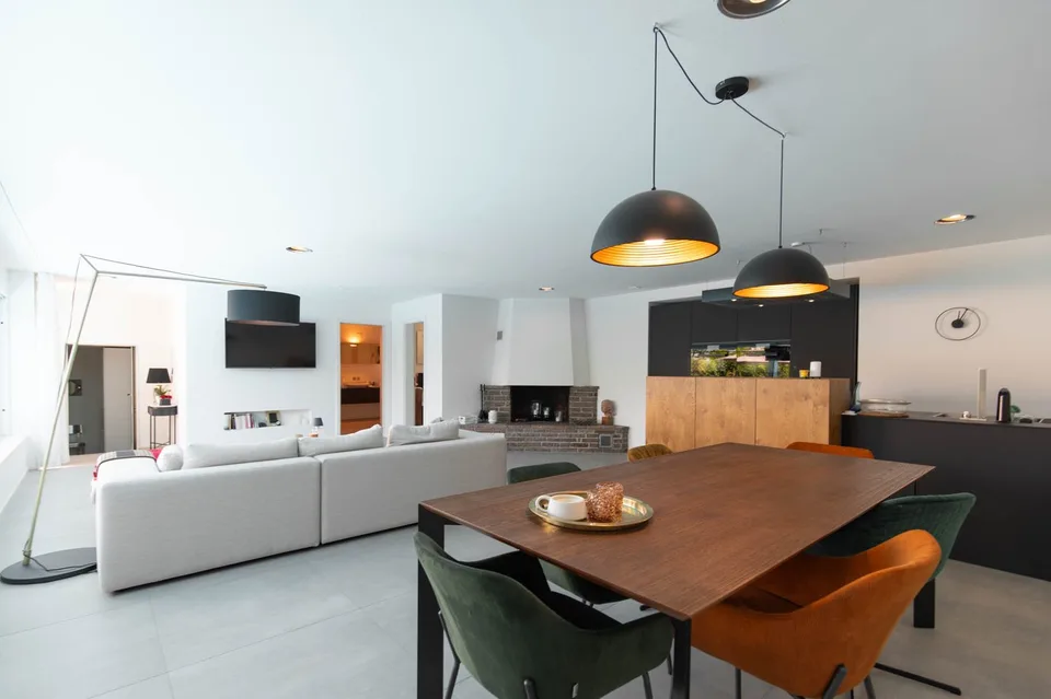 Rêve de maison au bord de la forêt avec vue lointaine – photo 3 sur 5