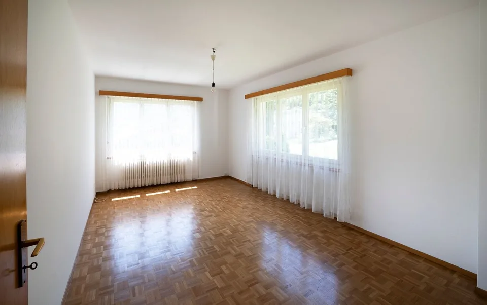 Zweifamilienhaus mit Garten und Aussicht in Gnosca – Foto 8 von 17