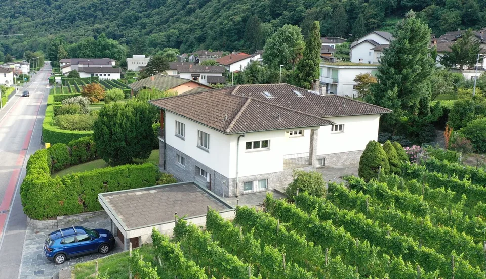 Zweifamilienhaus mit Garten und Aussicht in Gnosca – Foto 14 von 17