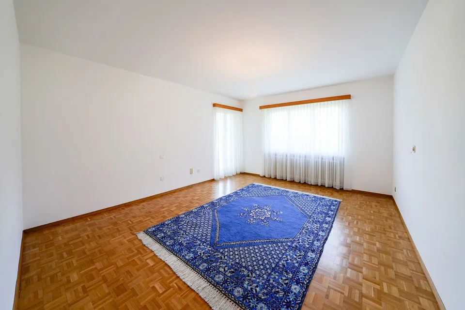 Zweifamilienhaus mit Garten und Aussicht in Gnosca – Foto 16 von 17
