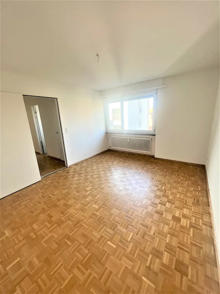 Helle 4.5-Zimmer-Wohnung mit Balkon und schöner Aussicht in Allschwil – Foto 11 von 14
