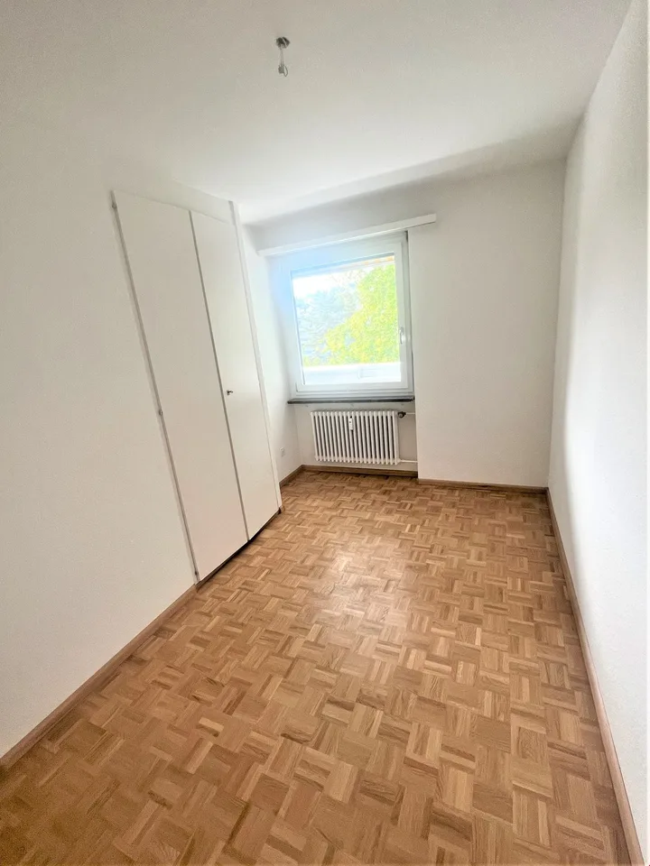 Helle 4.5-Zimmer-Wohnung mit Balkon und schöner Aussicht in Allschwil – Foto 9 von 14