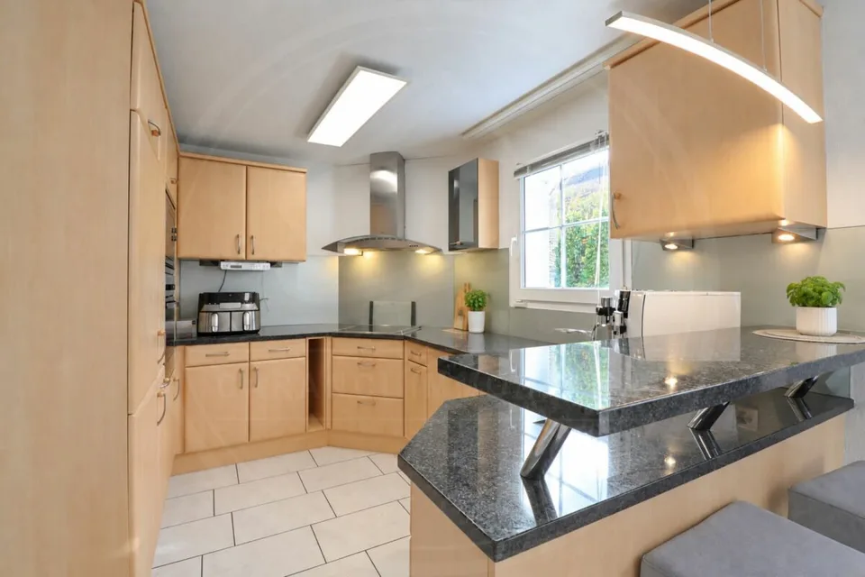 RESERVED - Detached 5½-room single-family house with garden and 2 underground parking spaces – photo 4 of 12