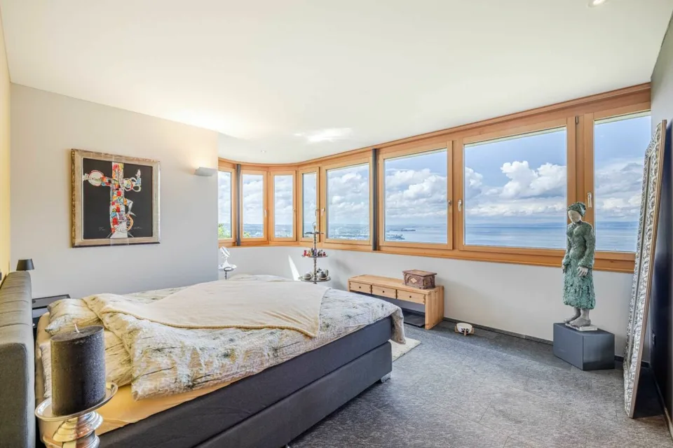 WO DER SEE ZUM PANORAMA WIRD: EXKLUSIVES EINFAMILIENHAUS AUF GROSSZÜGIGEM GRUNDSTÜCK – Foto 6 von 19