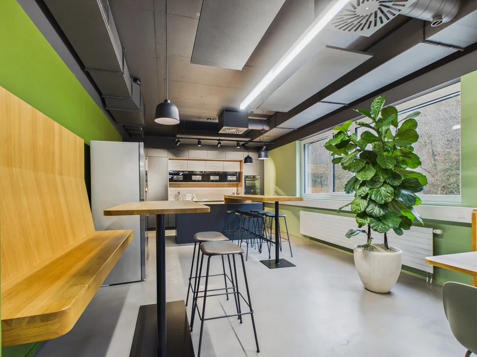 Étage de bureau moderne 435 m² avec terrasse sur le toit à Frenkendorf – photo 11 sur 13