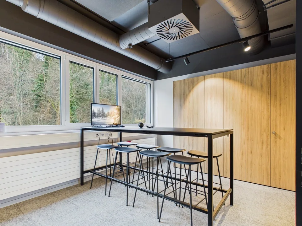Étage de bureau moderne 435 m² avec terrasse sur le toit à Frenkendorf – photo 4 sur 13