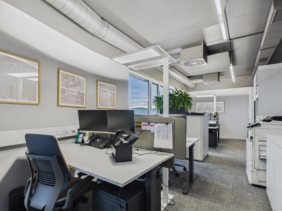 Étage de bureau moderne 435 m² avec terrasse sur le toit à Frenkendorf – photo 8 sur 13