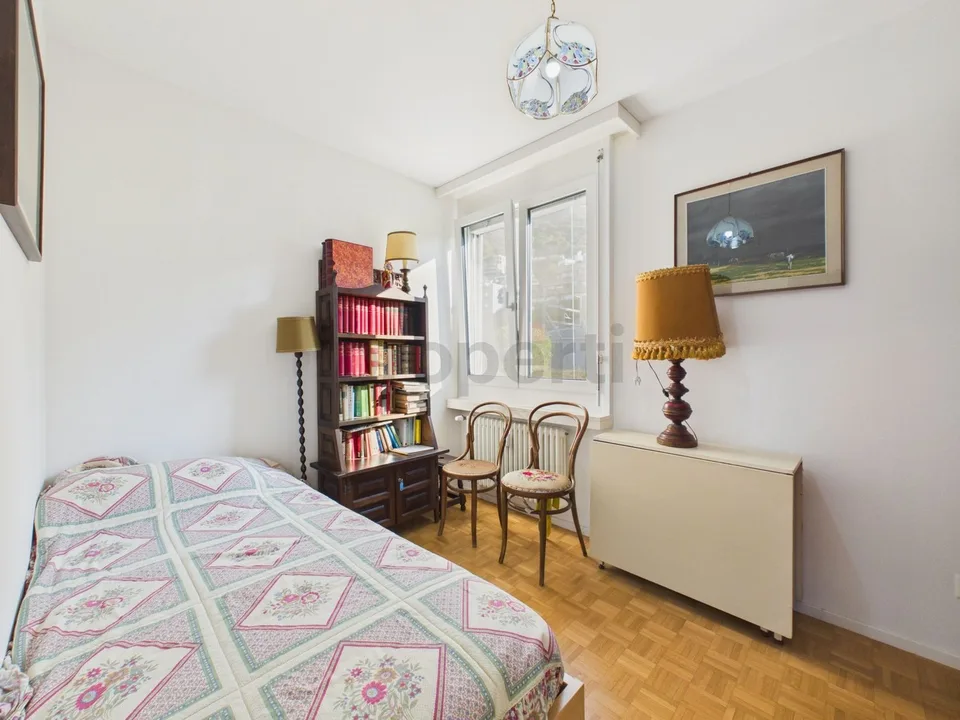 Elegantes Dachgeschoß mit 4,5 Zimmern, renoviert mit panoramischer Seesicht – Foto 8 von 24