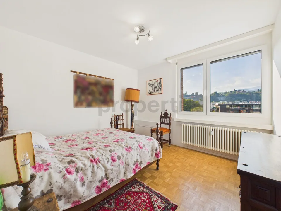 Elegantes Dachgeschoß mit 4,5 Zimmern, renoviert mit panoramischer Seesicht – Foto 7 von 24