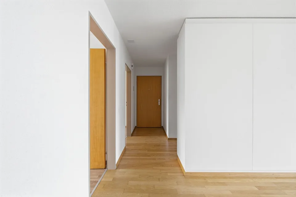 Attraktive 4.5-Zimmer-Wohnung mit Balkon und grosszügigem Grundriss – Foto 4 von 12