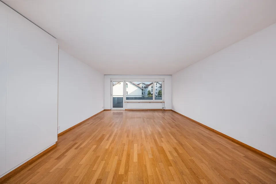 Attraktive 4.5-Zimmer-Wohnung mit Balkon und grosszügigem Grundriss – Foto 2 von 12