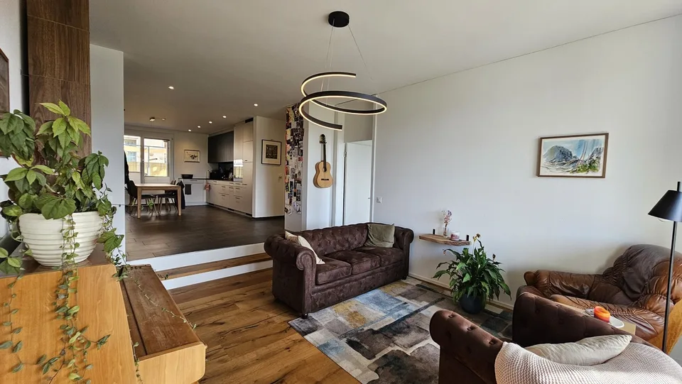 Appartement en propriété de 4,5 pièces moderne dans un développement convivial pour les familles – photo 4 sur 13
