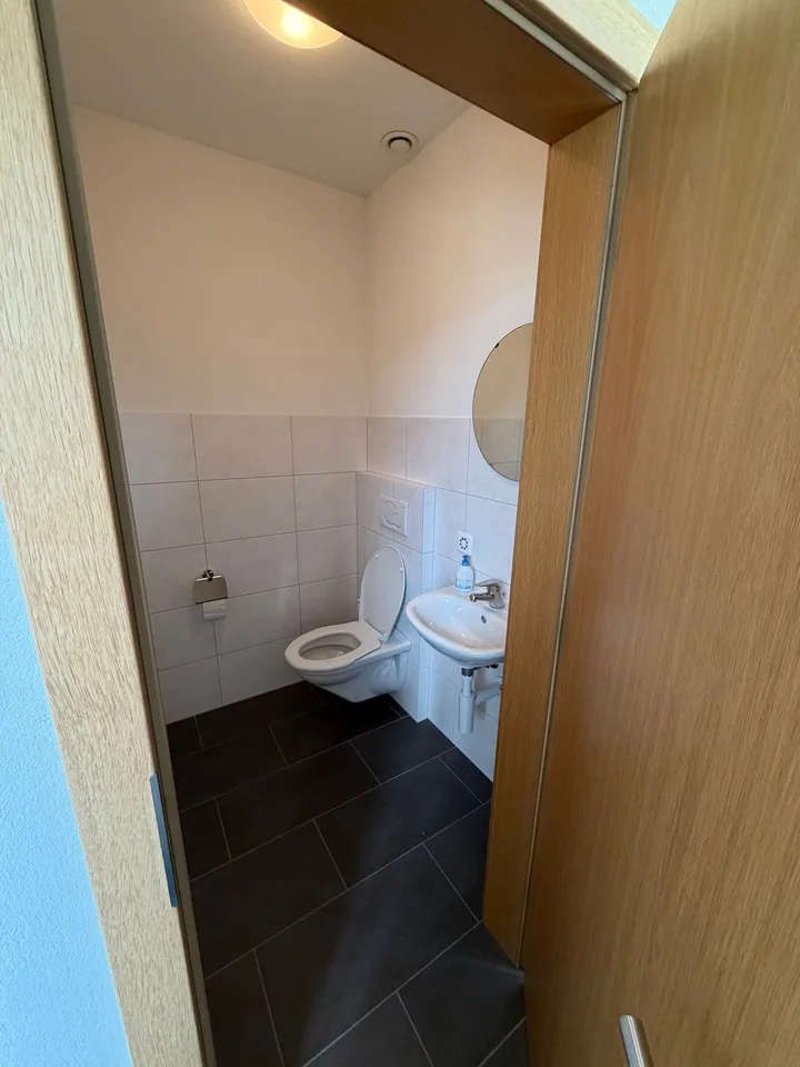 Modernes 3-Zimmer-Büro im Erdgeschoss in Oberriet – Foto 6 von 7