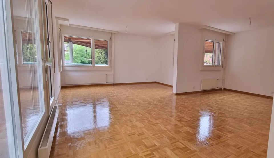GROßES 6-ZIMMER-APARTMENT – Foto 2 von 8