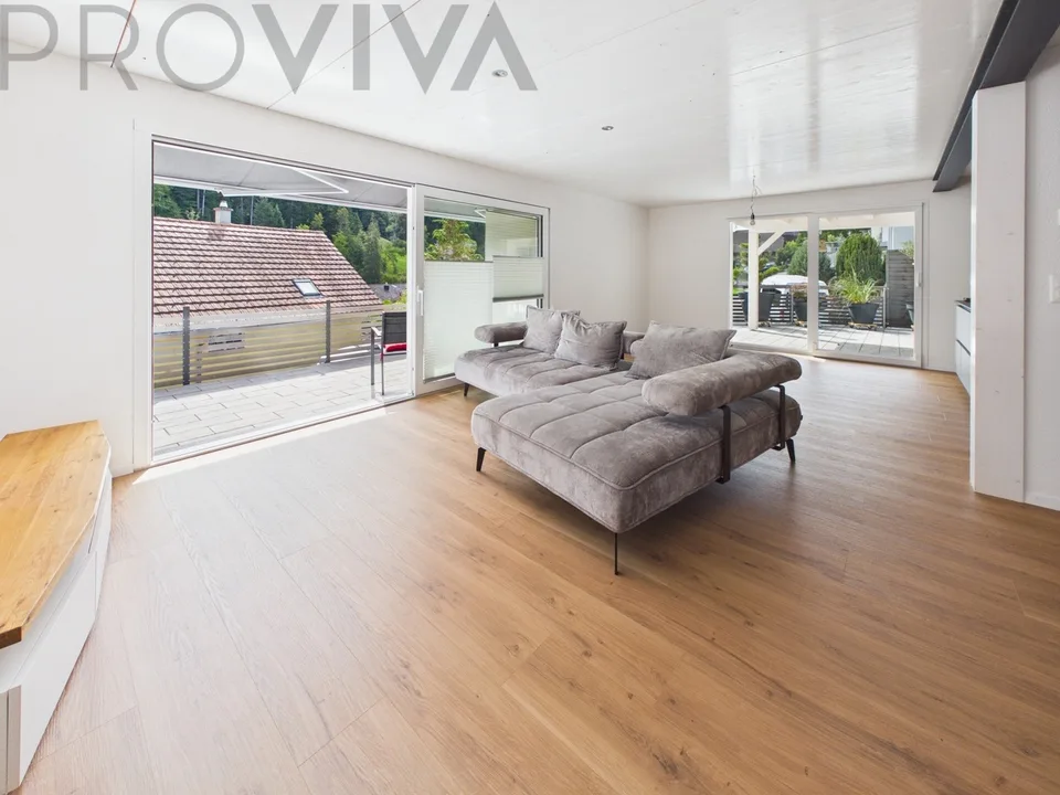 Modernes neues Haus mit grosszügigem Aussenbereich und viel Platz – Foto 2 von 12