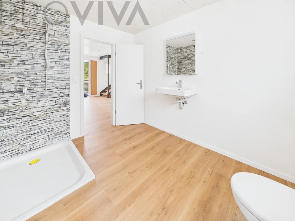 Modernes neues Haus mit grosszügigem Aussenbereich und viel Platz – Foto 8 von 12