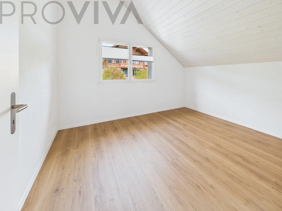 Modernes neues Haus mit grosszügigem Aussenbereich und viel Platz – Foto 11 von 12