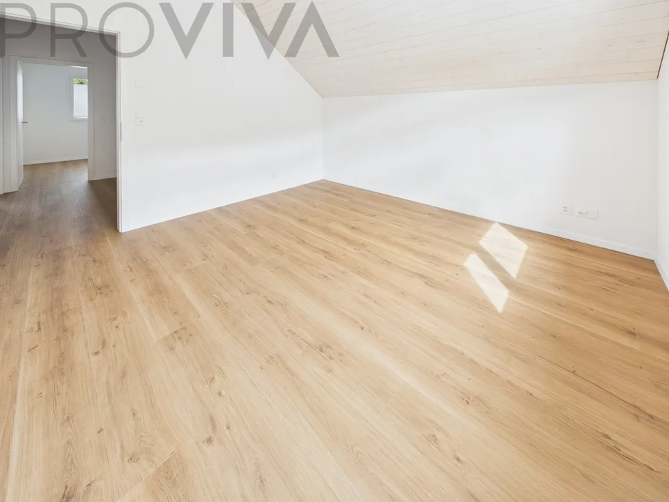 Modernes neues Haus mit grosszügigem Aussenbereich und viel Platz – Foto 10 von 12
