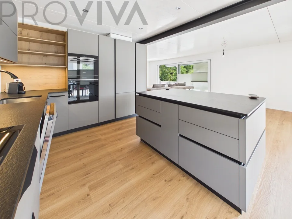 Modernes neues Haus mit grosszügigem Aussenbereich und viel Platz – Foto 3 von 12